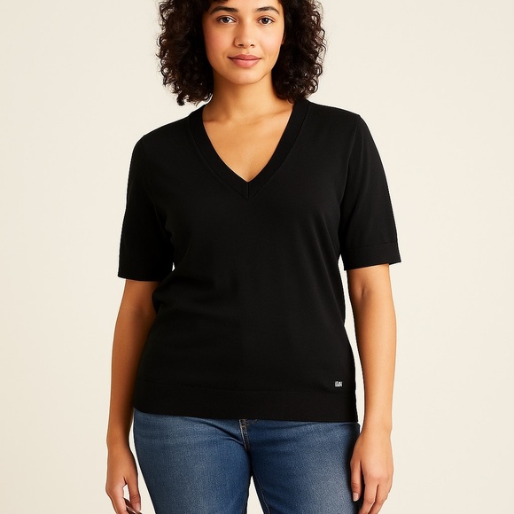 DKNY Copped Knit Sweater Women’s v-neck Black Monogrammed Viscose Blend Lrg NWOT - Picture 1 of 6